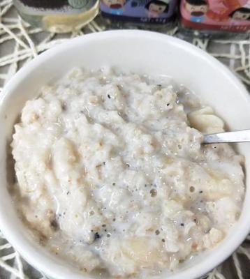营养早餐美味又健康，尝试燕麦牛奶花生粥（打造营养早餐的绝佳选择，简单易做的燕麦牛奶花生粥）-第3张图片-美味行家