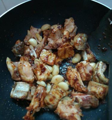 沙茶酱猪肉的家常做法（口感鲜美的沙茶酱猪肉，让你开启美食之旅）-第1张图片-美味行家