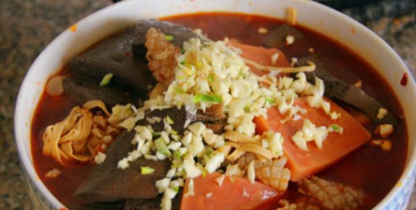 四川毛血旺的制作方法与食用技巧（品味重庆特色美食，尝遍川渝麻辣文化）-第3张图片-美味行家