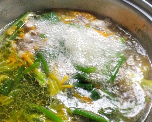 夏日靓汤狗肝菜瘦肉汤，清热解暑养生佳品（夏日必备，营养美味，狗肝菜瘦肉汤的做法与功效）-第2张图片-美味行家