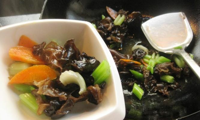 美味健康的以西芹炒木耳（清淡鲜香的素食佳肴，木耳的营养与功效）-第3张图片-美味行家