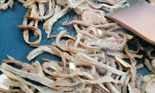 美食天堂——肉丝萝卜干（用肉丝和萝卜干做出美味佳肴，让你的味蕾尽情享受）-第2张图片-美味行家
