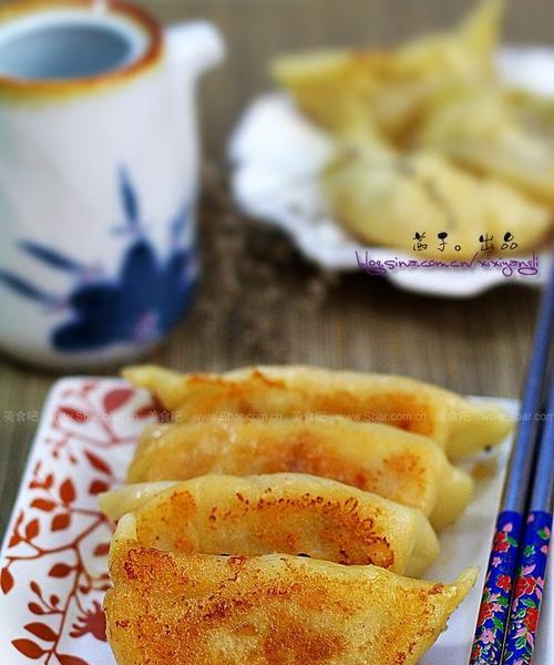 锅贴外脆内嫩，口感丰富，（锅贴外脆内嫩，口感丰富，）-第1张图片-美味行家