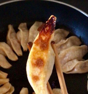 锅贴外脆内嫩，口感丰富，（锅贴外脆内嫩，口感丰富，）-第2张图片-美味行家