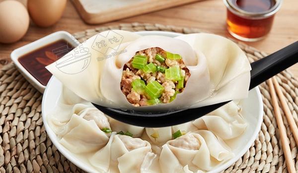 鲜虾香芹馄饨的制作方法（一口嚼烂的鲜虾香芹馄饨，营养美味又健康）-第3张图片-美味行家
