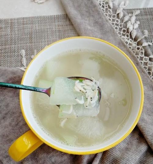 家常菜谱（清爽美味的夏季佳肴，轻松做出家庭特色菜）-第3张图片-美味行家