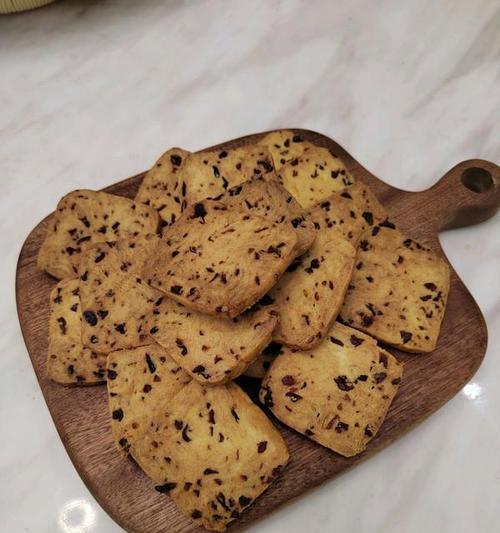 用小烤箱制作黄油饼干的秘诀（掌握小烤箱的技巧，做出美味的黄油饼干）-第2张图片-美味行家