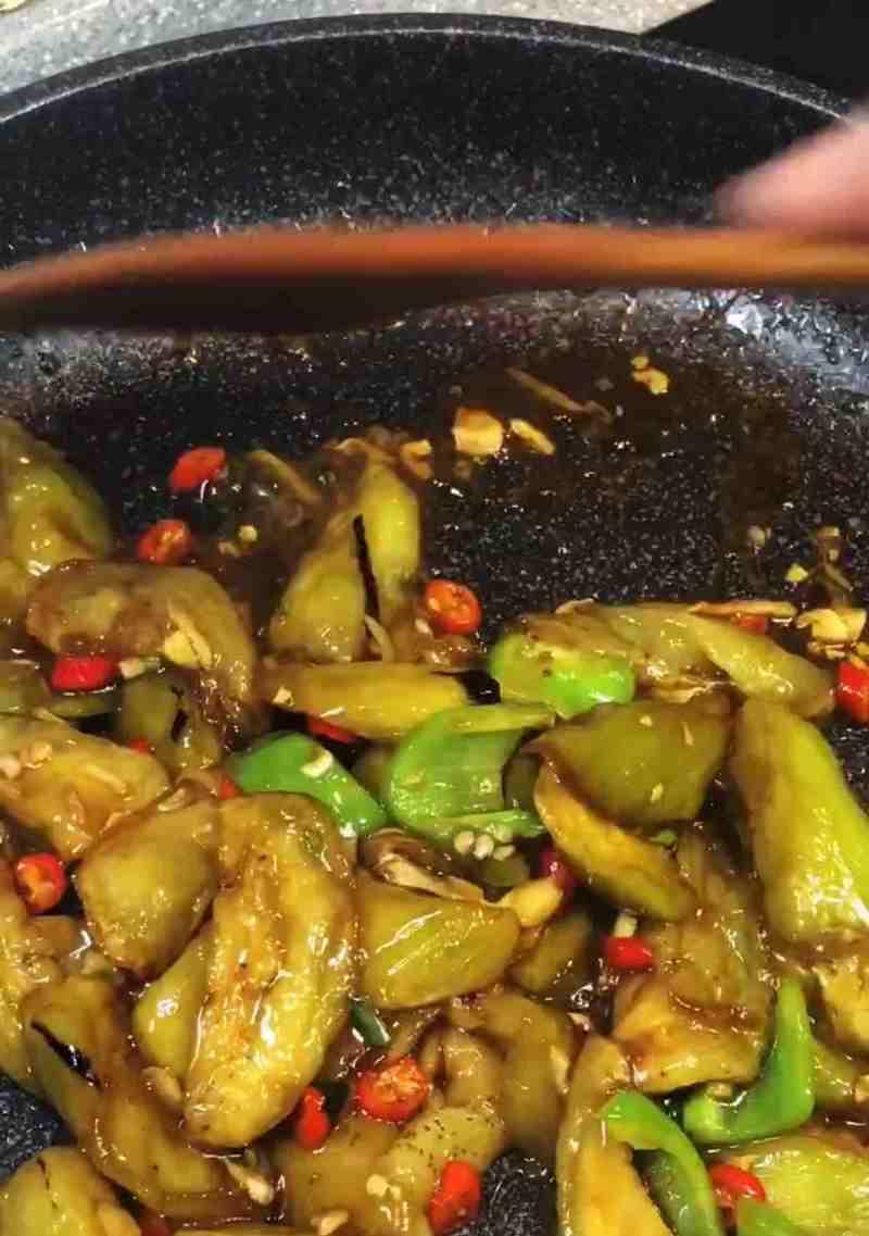 美味又健康的松子茄子料理（营养丰富的家常菜，让你爱上素食）-第3张图片-美味行家