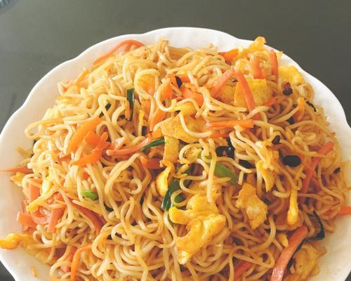 享受美食盛宴，尝试素三丝炒面（快捷方便的素食美食，健康美味俱佳）-第3张图片-美味行家