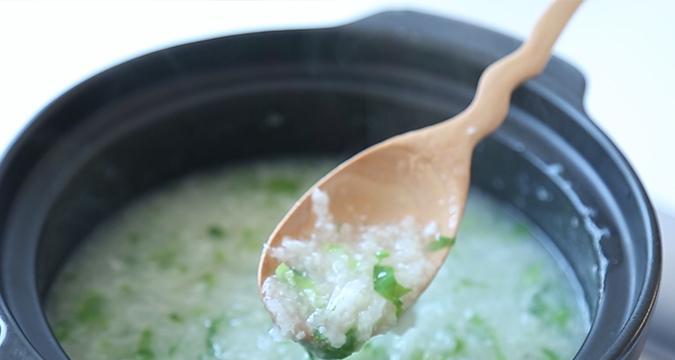 学会制作营养丰富的生菜大米鸡蛋粥（健康美味的一碗，让你吃出好身体）-第3张图片-美味行家