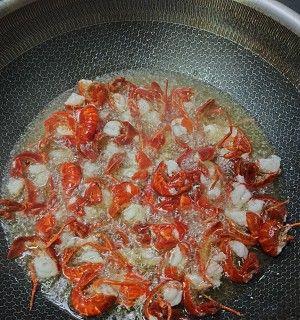 鲜香美味蒜蓉虾球的做法（简单易学，口感鲜美的家常菜）-第1张图片-美味行家