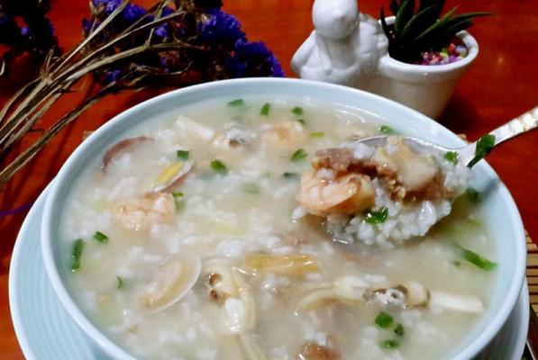 以沙窝海鲜粥为主题的美食烹饪教程（手把手教你制作营养丰富的海鲜粥，让你轻松享用美味健康）-第3张图片-美味行家
