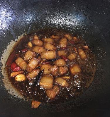 私房秘制红烧肉的做法（口感鲜嫩，肉质入味，惊艳你的味蕾）-第2张图片-美味行家