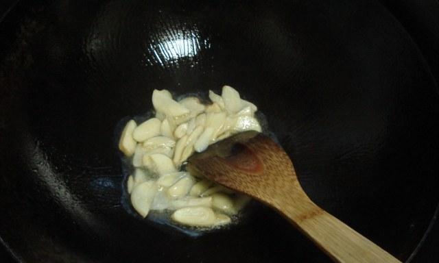 美味可口的酸甜蝴蝶片（一道简单易学的家常美食，让你品尝到独特的酸甜口感）-第2张图片-美味行家
