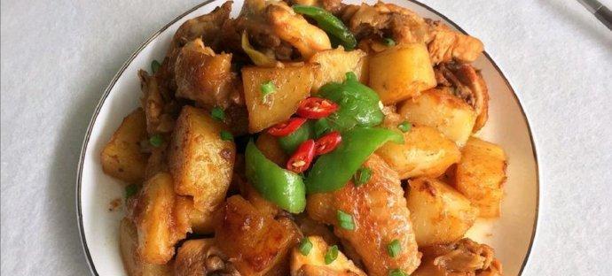 美味炆鸡，如何用土豆来调味？（探讨土豆在炆鸡中的独特功效，让你做出一道美味的土豆炆鸡）-第2张图片-美味行家