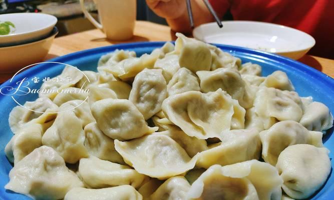 美味油渣酸菜馅饺子的制作方法（家庭厨房教你如何制作口感鲜美、营养丰富的油渣酸菜馅饺子）-第3张图片-美味行家