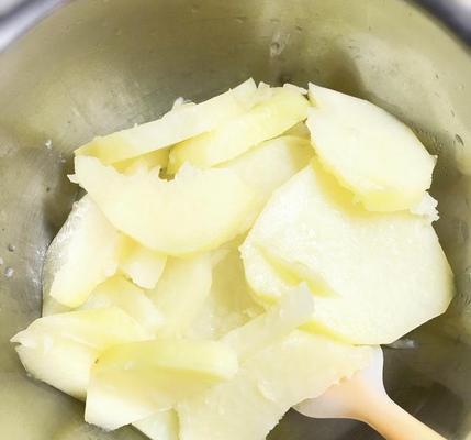 土豆泥，营养美味（做法简单、口感细腻，土豆泥成为经典美食）-第3张图片-美味行家