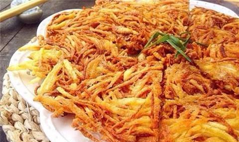 手把手教你做香酥土豆饼（家庭厨房做土豆饼的小窍门）-第2张图片-美味行家