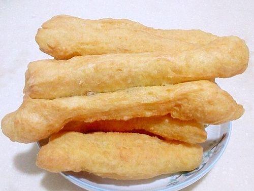 自制油条的做法（享受美味的油炸小吃）-第2张图片-美味行家