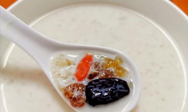 好吃又养生，学会做桃胶牛奶圆子羹（营养丰富，简单易学，让你想喝再喝）-第1张图片-美味行家