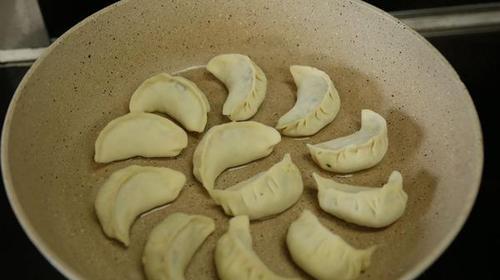 甜菜汁面饺子的制作方法（健康又美味的素食佳肴）-第2张图片-美味行家