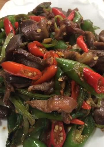 以香炒鸡胗，让你在家也能品尝到美味（香煎鸡胗的做法及烹饪技巧）-第1张图片-美味行家