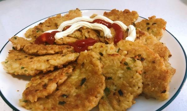 教你做出口感香脆的香煎米饼（快手美食，营养美味，一步步教你制作美味的香煎米饼）-第3张图片-美味行家