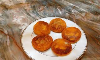 田园南瓜饼的制作方法（用南瓜制作健康美味的小点心，丰富营养全家喜爱）-第1张图片-美味行家