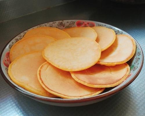 手工制作新鲜玉米松饼（享受口感的美味佳肴，玉米松饼的做法和技巧）-第3张图片-美味行家