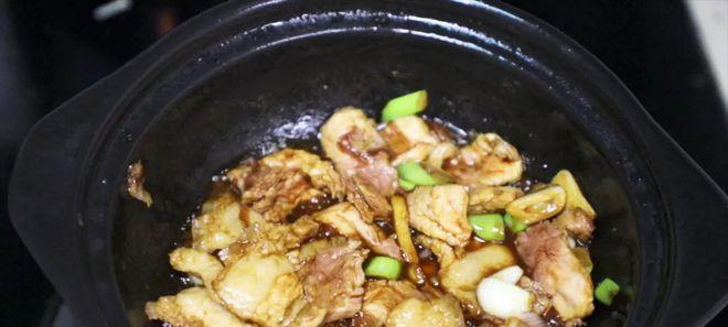 五花肉菌菇汤的做法（用新鲜菌菇和瘦肉做一道营养美味的汤品）-第2张图片-美味行家
