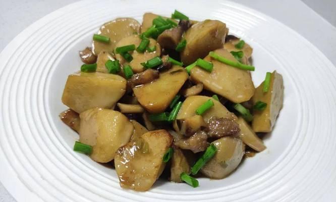 三层肉咸干饭香菇的制作方法（鲜香的肉质，咸鲜的口感，让你欲罢不能！）-第2张图片-美味行家