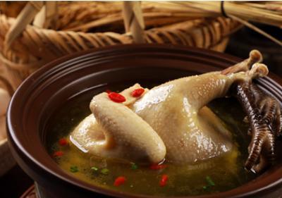 尾草鸡汤，滋补养生的佳肴（传统家常菜，美味又养生；如何制作一碗营养丰富的尾草鸡汤？）-第2张图片-美味行家