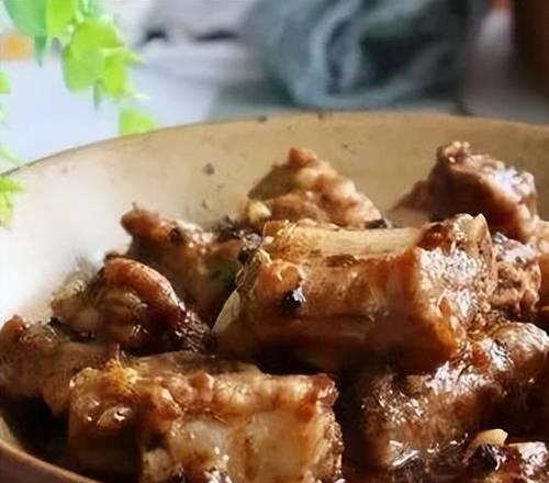 美味双色牛肉丝制作技巧（以新颖技巧切出美味双色牛肉丝，让你的餐桌品尝不一样的味道）-第3张图片-美味行家