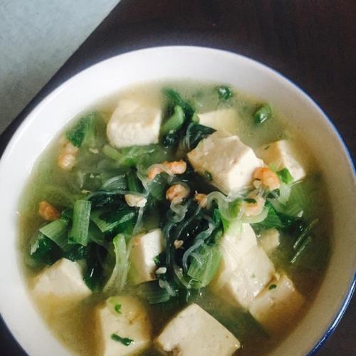 小白菜炖豆腐，家常做法大全（营养健康，味道鲜美，适合全家人享用）-第1张图片-美味行家