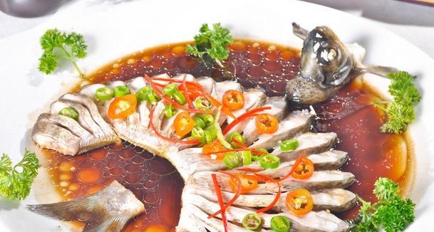 香菜武昌鱼的做法（传统口味，香气扑鼻）-第1张图片-美味行家