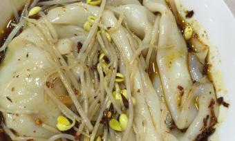 烫米皮，古法传承的美食（如何制作传统口感的烫米皮？）-第3张图片-美味行家