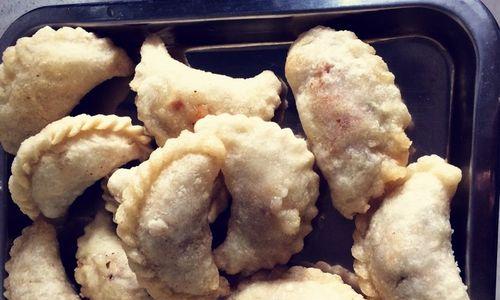 用油角酥做甜品——香脆可口的油角酥甜点（油角酥做法、材料、制作流程、小贴士）-第1张图片-美味行家