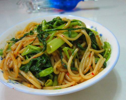 五花肉炒粉，美味可口的家常菜（如何制作一道家常五花肉炒粉）-第3张图片-美味行家