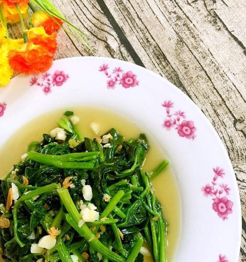 虾皮炒菠菜，健康又美味（教你如何轻松做出开胃健康的虾皮炒菠菜）-第2张图片-美味行家