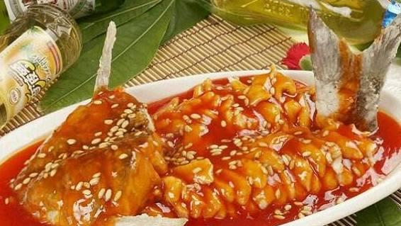 三峇墨鱼，美味与健康兼备的佳肴（以三峇调味的方式，让墨鱼更加诱人）-第1张图片-美味行家