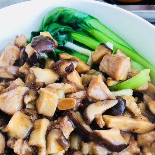 香菇鸡蛋打卤面的制作方法（用新鲜食材制作营养美味的卤面）-第3张图片-美味行家