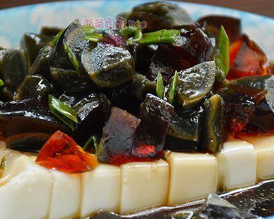 美味新式皮蛋伴豆腐，健康餐桌上的佳品（尝鲜新食材，挑战味蕾极限）-第1张图片-美味行家