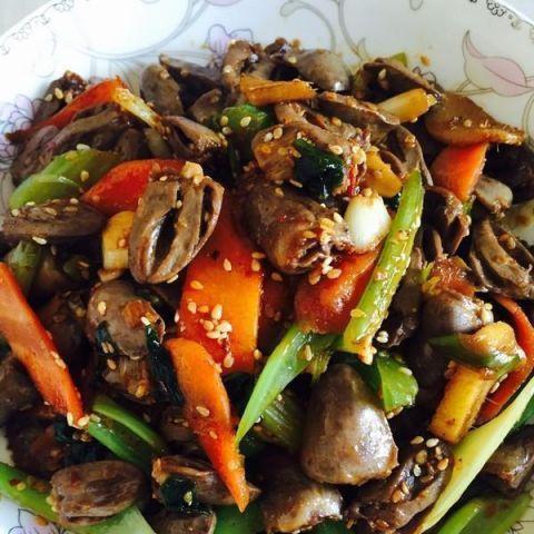香辣鲜美蒜蓉肚脐波螺（以蒜蓉辣酱炒制，口感鲜嫩多汁）-第1张图片-美味行家