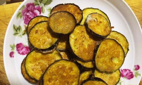 教你煎出香气四溢的茄子饼（一口咬下，回味无穷，茄子饼的制作方法大揭秘）-第2张图片-美味行家