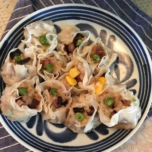 美味可口的香菇腊肠烧卖制作方法（以简单的材料，轻松制作出精致的烧卖佳肴）-第3张图片-美味行家