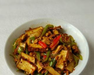 美食达人必学！以香干五花肉为主角的烹饪大法（超级简单易学的香干五花肉烹饪技巧，轻松搞定饕餮盛宴）-第2张图片-美味行家