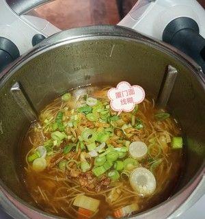 香菇鸡蛋面线糊的制作方法（营养丰富，口感鲜美，一碗热腾腾的面线糊暖心满足你的味蕾）-第3张图片-美味行家