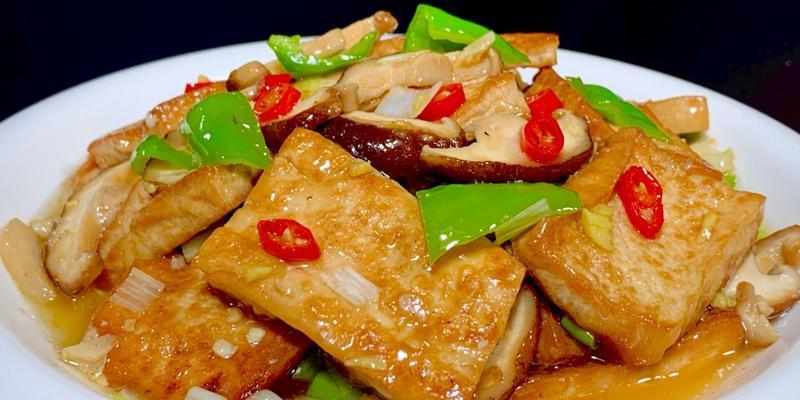 四季豆香炒菇菇的做法（健康美味一道，香糯鲜嫩口感，豆菇鲜香四溢）-第1张图片-美味行家