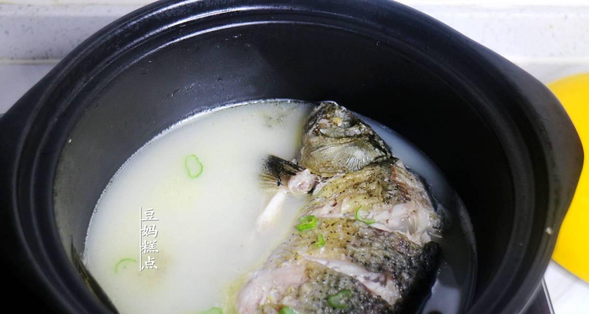 双菇鲫鱼汤的做法（一碗美味双营养的汤菜）-第1张图片-美味行家