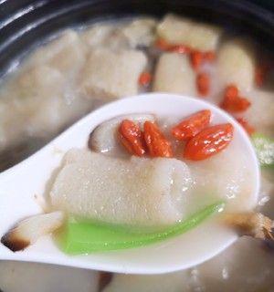 双菇鲫鱼汤的做法（一碗美味双营养的汤菜）-第3张图片-美味行家